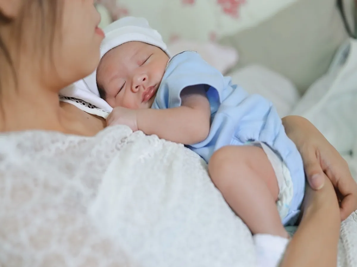 صورة لأول يوم لولادة الجنين