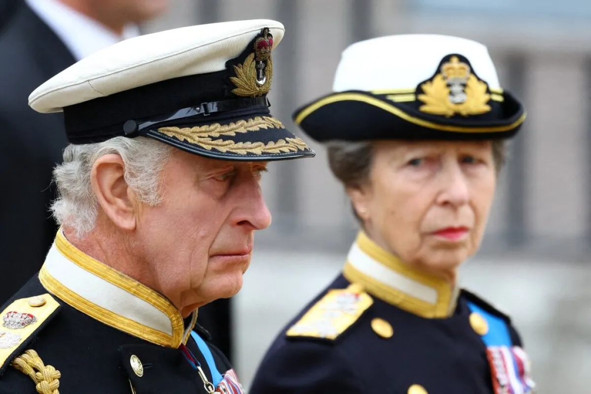 الملك تشارلز والأميرة آن King Charles and Princess Anne في جنازة الملكة إليزابيث (مصدر الصورة:  HANNAH MCKAY / POOL / AFP)
