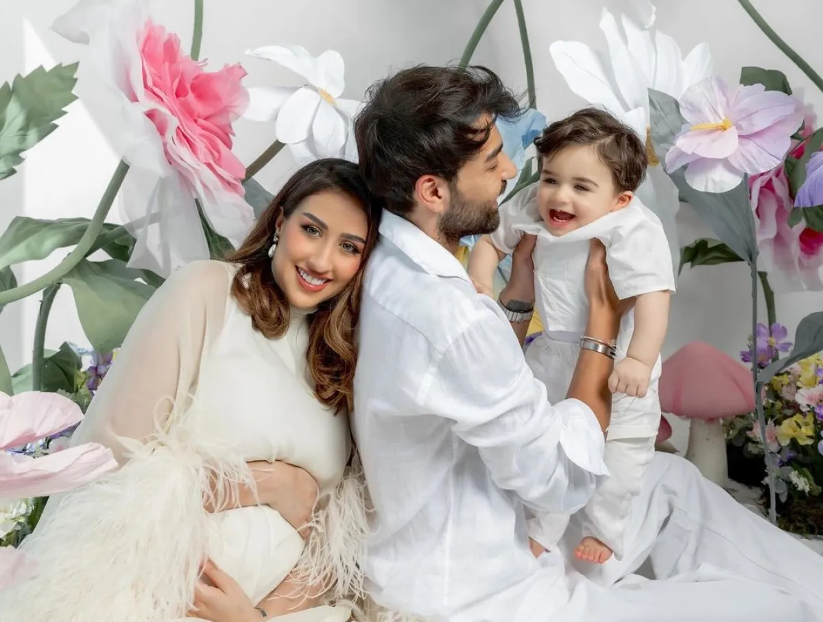 فرح الهادي وعقيل الرئيسي وابنهما آدم- الصورة من حساب فرح على إنستغرام