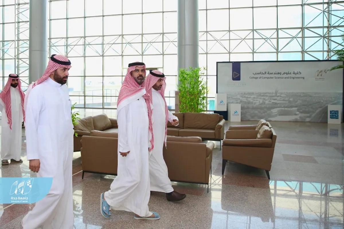 جامعة جدة تقر الزي الوطني السعودي رسميا للطلاب والطالبات - الصورة من حساب جامعة جدة على إكس