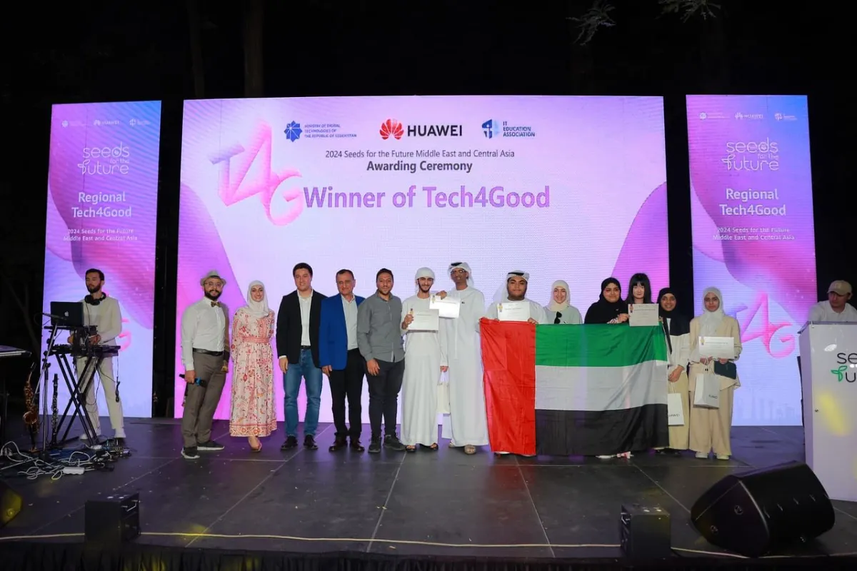 الفريق الإماراتي المشارك في مسابقة Tech4Good. الصورة من wam