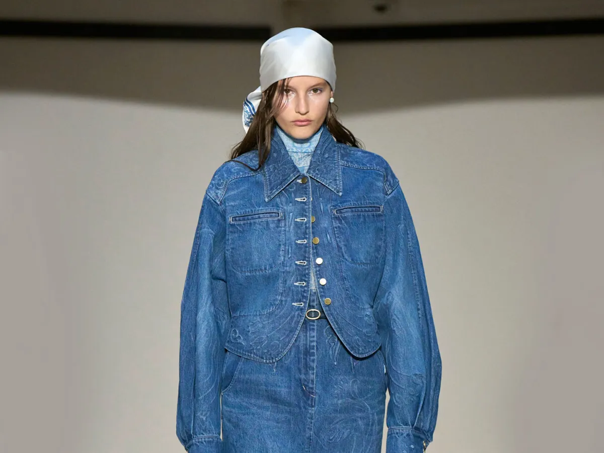 إطلالة من Mame Kurogouchi -  الصورة من Launchmetrics/Spotlight ©