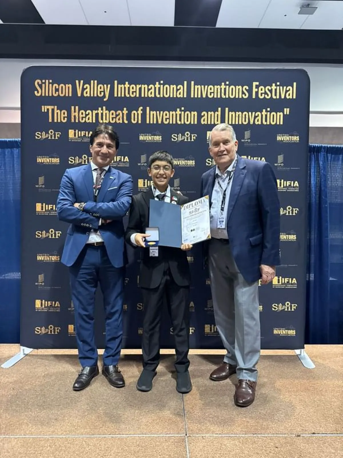 مركز ربع قرن يحصد الجائزة الذهبية