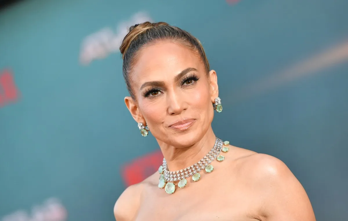 جينيفر لوبيز Jennifer Lopez في عرض فيلم "Atlas" (مصدر الصورة: Valerie Macon / AFP)