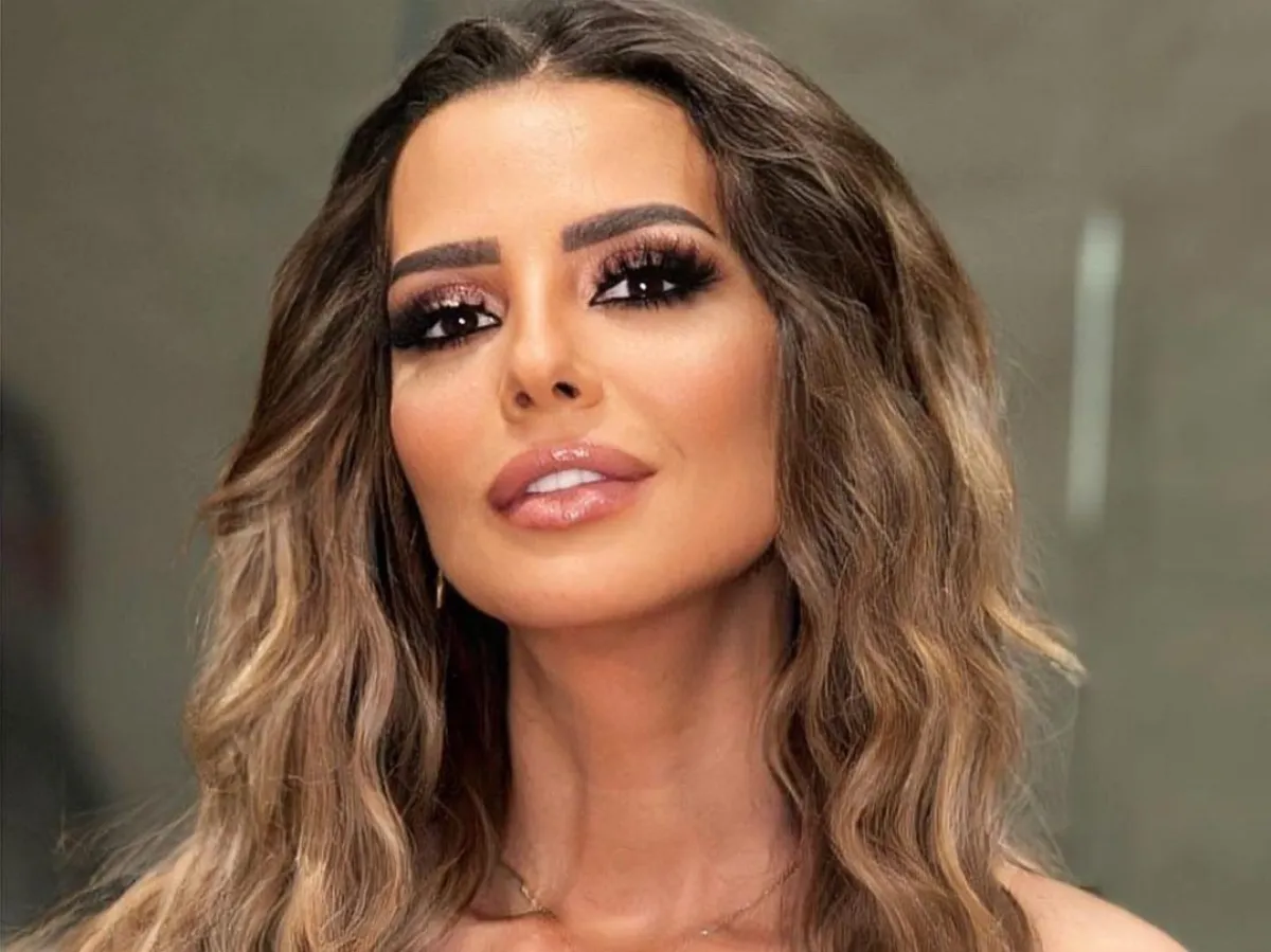 خطوط مكياج إيمان العاصي في ذكرى ميلادها