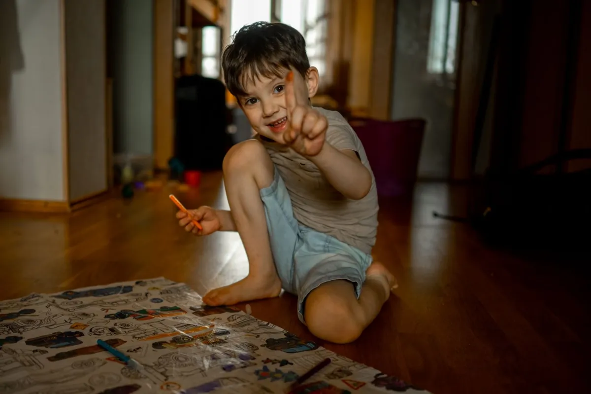 صورة طفل مصاب بالتوحد