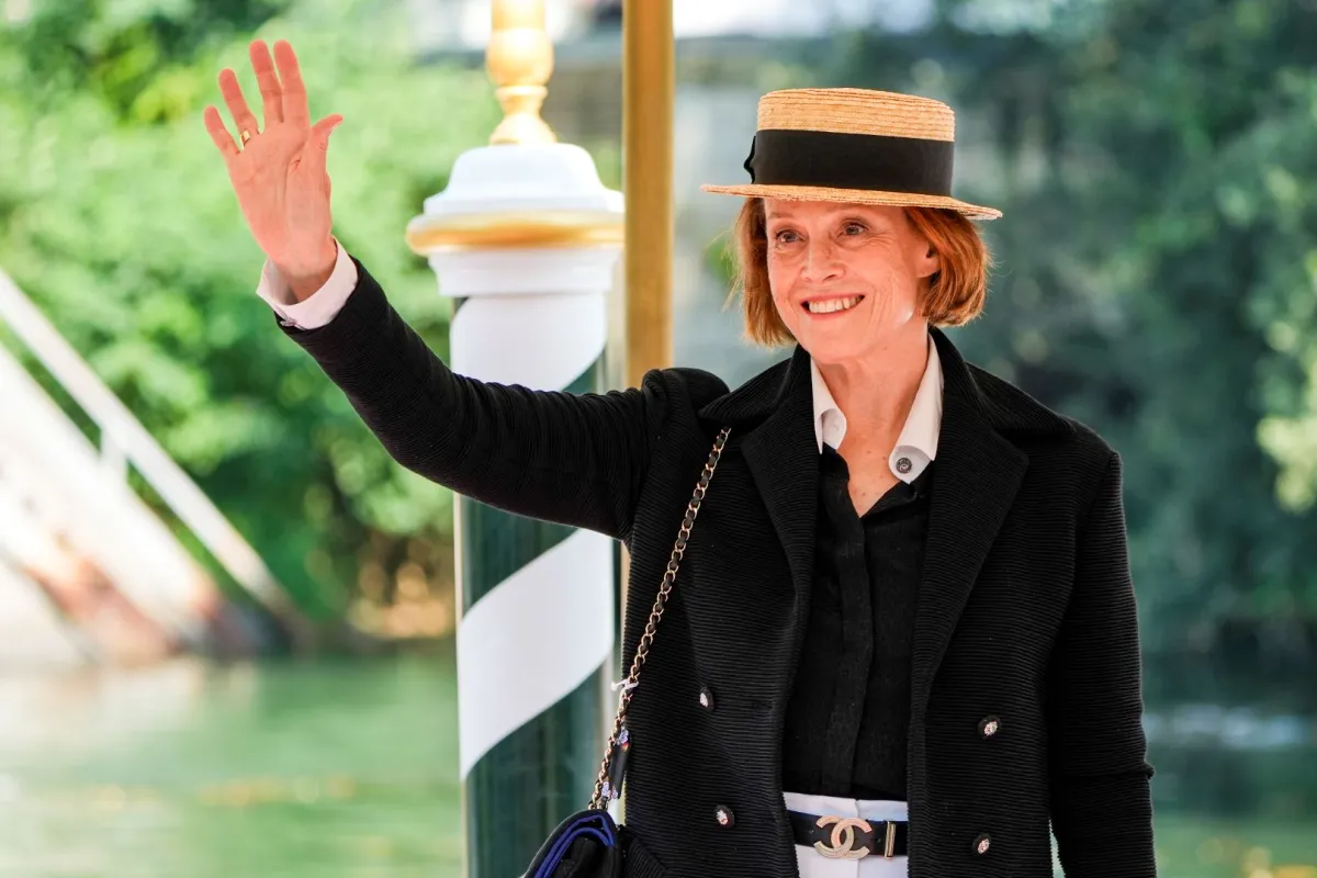 سيغورني ويفر في فينيسيا، إيطاليا (Sigourney Weaver in Venice, Italy). مصدر الصورة: MEGA/GC Images