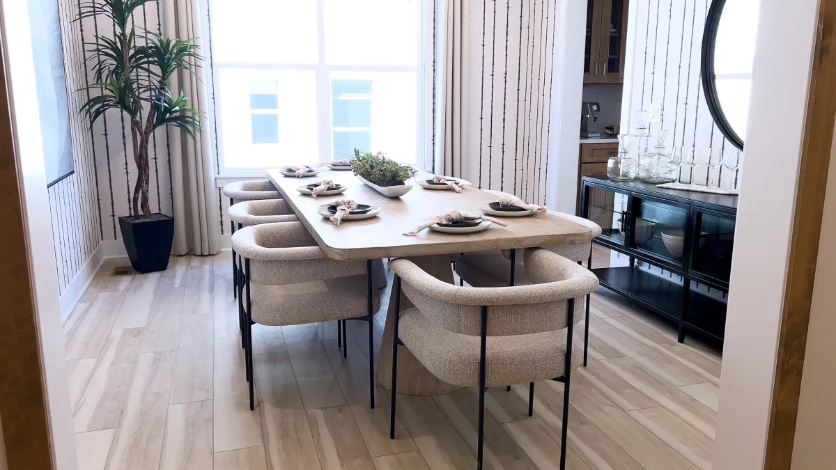 غرفة طعام حديثة الطراز