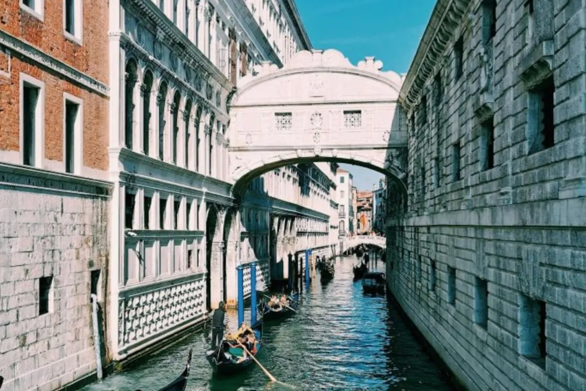 جسر التنهدات بفينيسيا