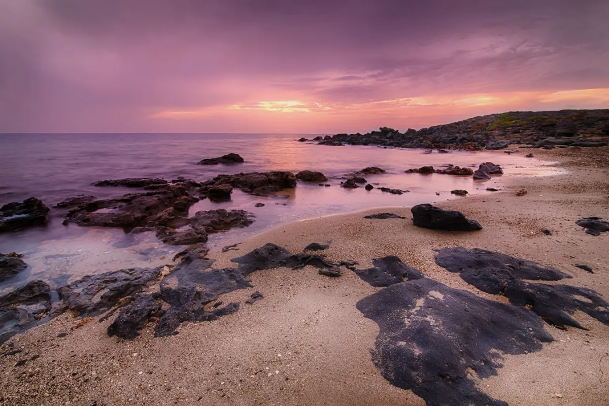 جانب من شاطئ أملج