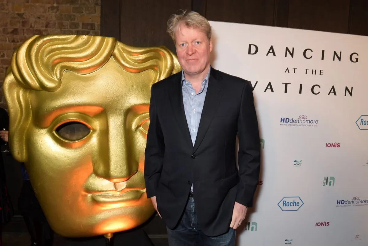 تشارلز سبنسر في حفل توزيع جوائز البافتا في لندن، إنجلترا (Charles Spencer at BAFTA  in London, England). مصدر الصورة: David M. Benett/Dave Benett/Getty Images for Charles Sabine