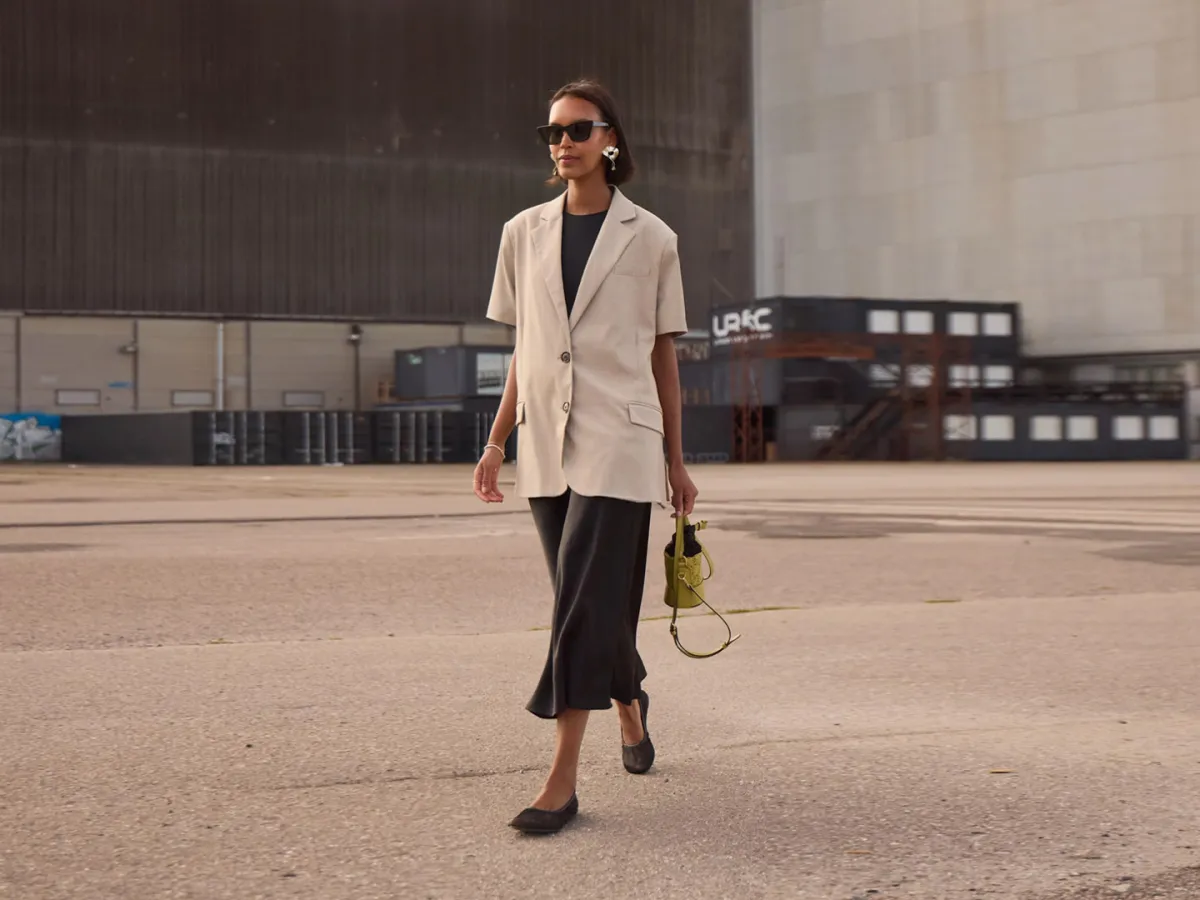 آخرها باليرينا من الشباك.. كيف تنسقين هذه الأحذية في الصيف؟- الصورة من Launchmetrics/Spotlight ©