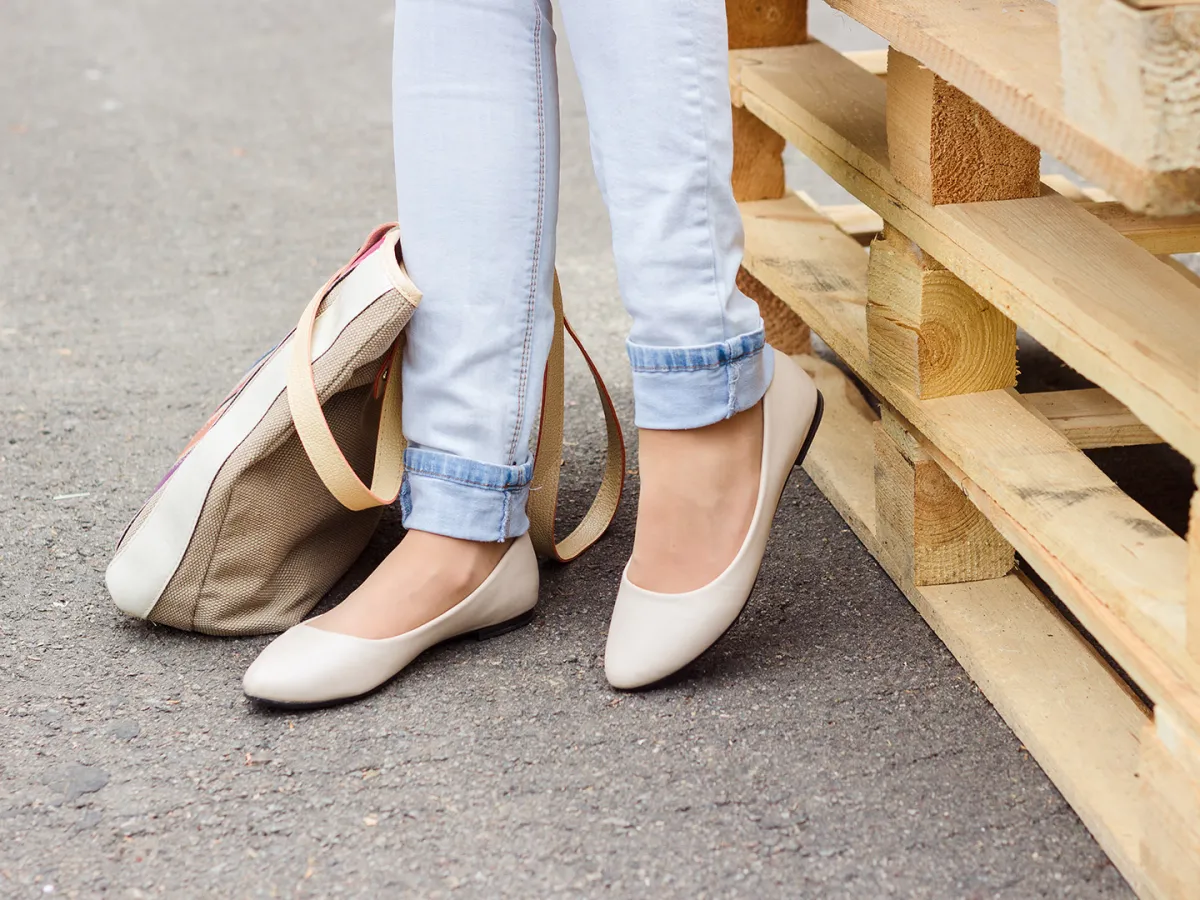 تفسير حلم الحذاء الأبيض للمتزوجة