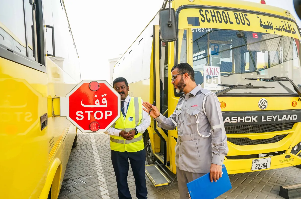 الحافلات المدرسية في دبي. الصورة من الحساب الرسمي لهيئة الطرق والمواصلات على منصة x