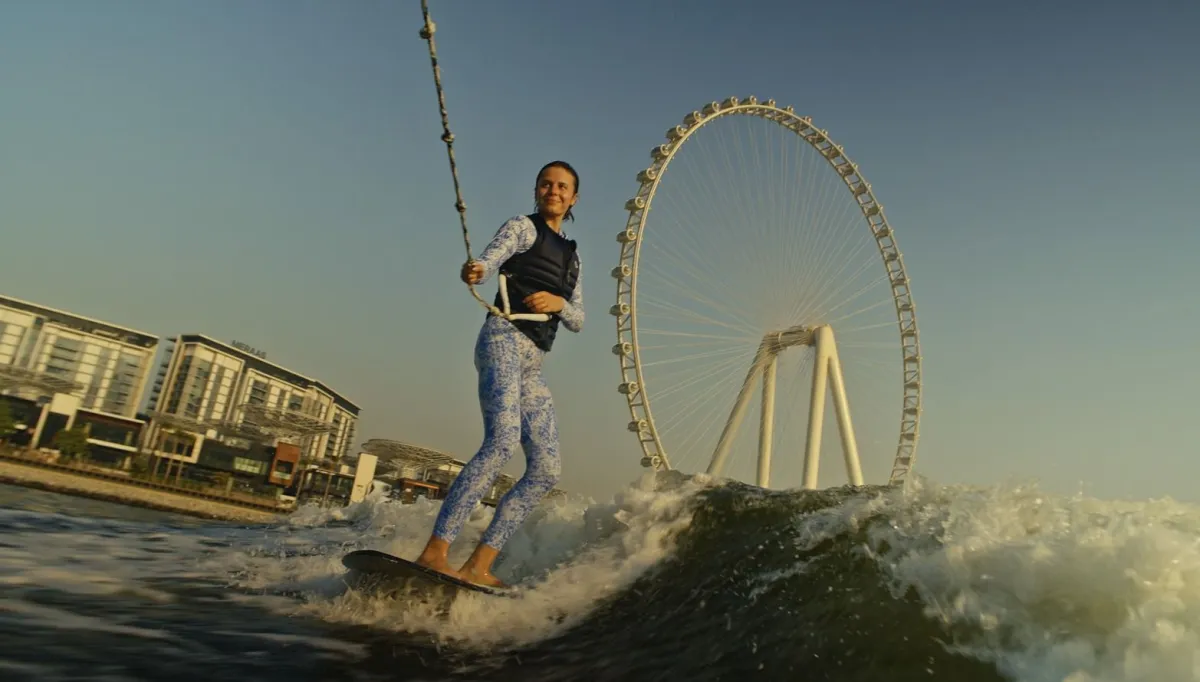 الرياضات المائية في دبي. الصورة من الحساب الرسمي لبراند دبي على منصة x