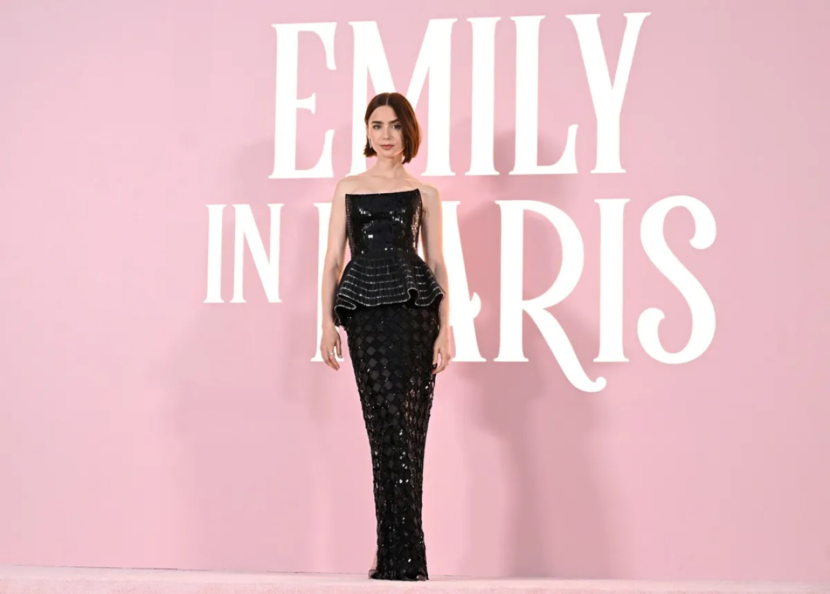 ليلي كولينز Lily Collins (مصدر الصورة  Axelle/Bauer-Griffin/FilmMagic)