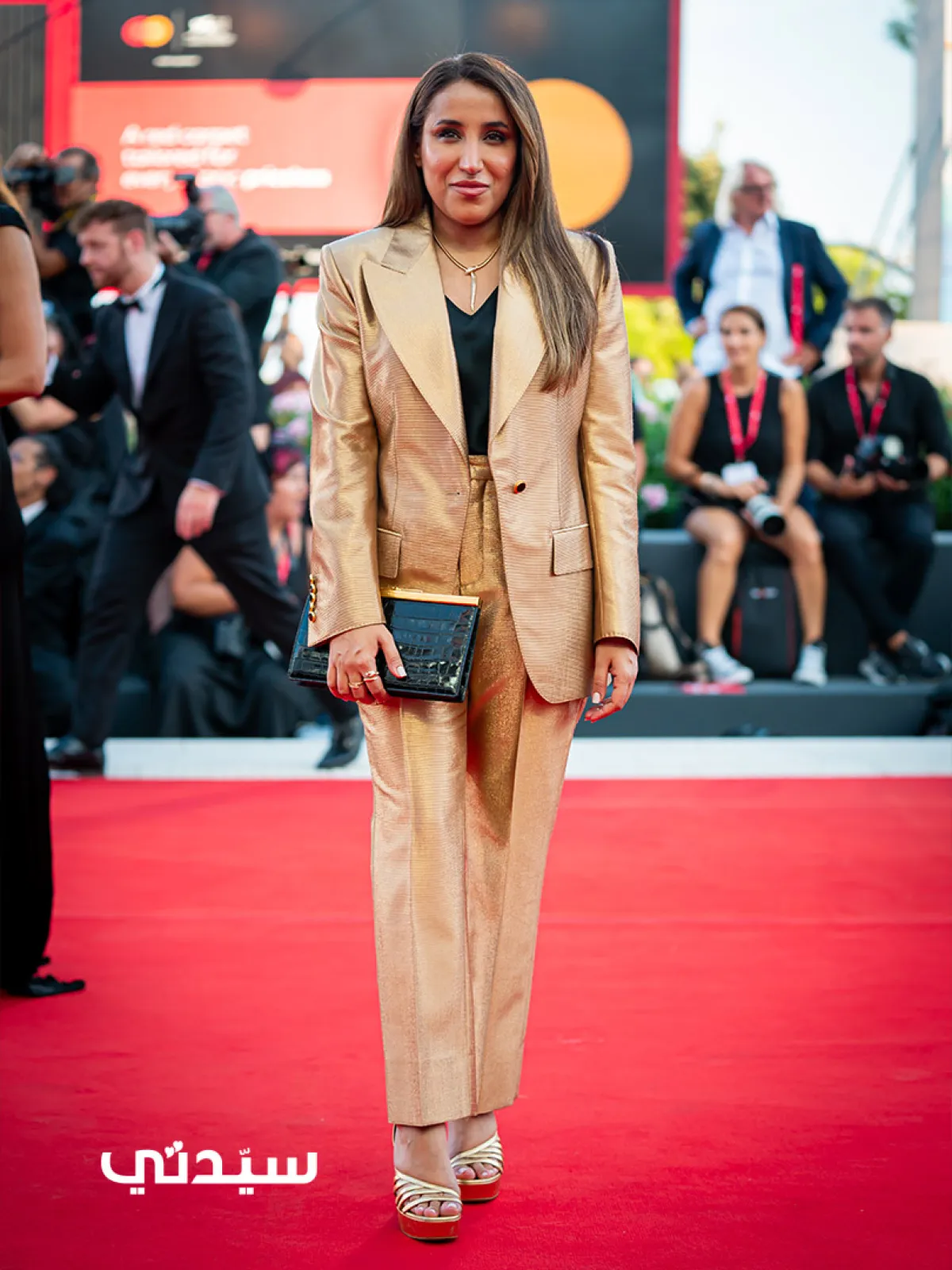 جمانا الراشد على السجادة الحمراء لمهرجان فينيسيا السينمائي - تصوير يوسف بوهوش