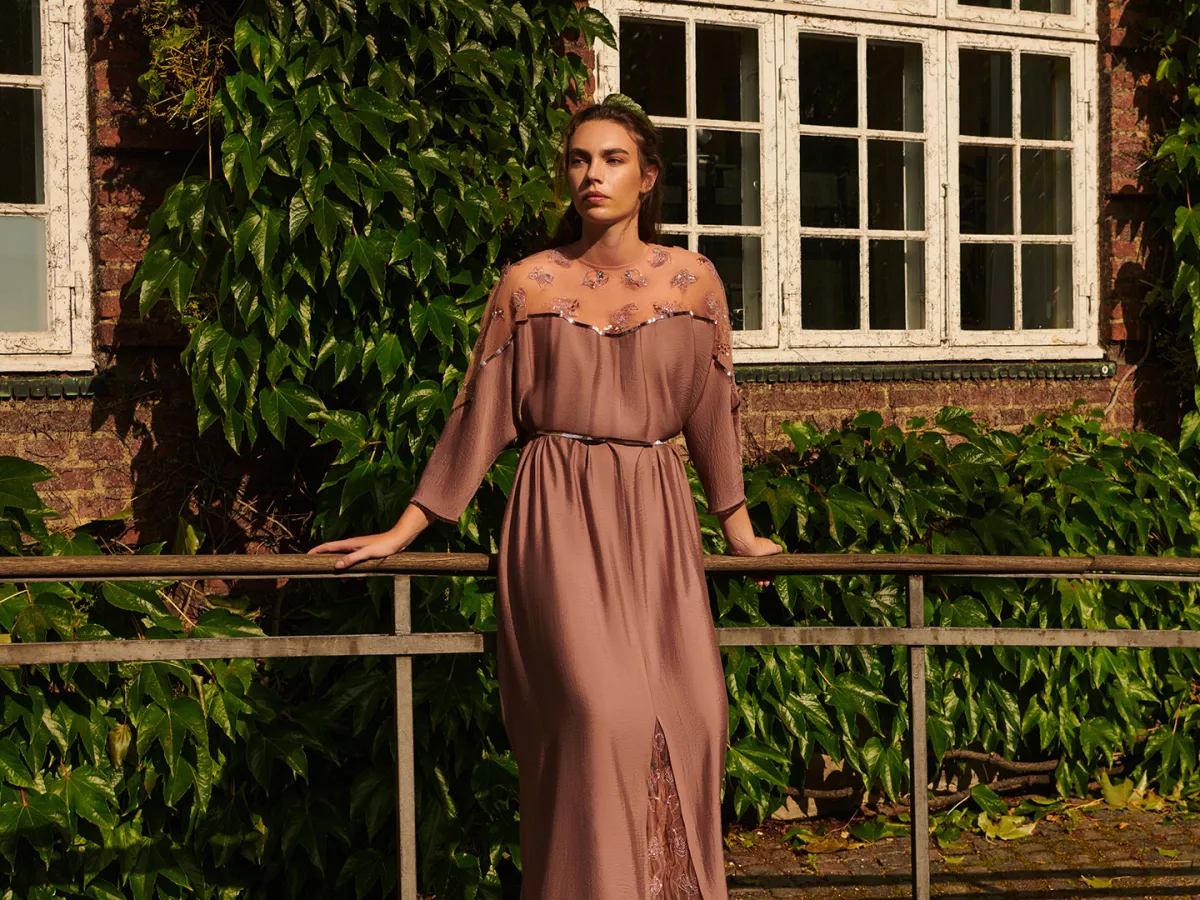 تصاميم هاشمي Hashimi - الصورة من مكتب العلاقات العامة للعلامة 