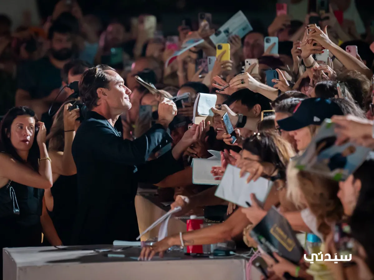 جود لو يمضي الأوتوغرافات- تصوير يوسف بوهوش خاص لسيدتي