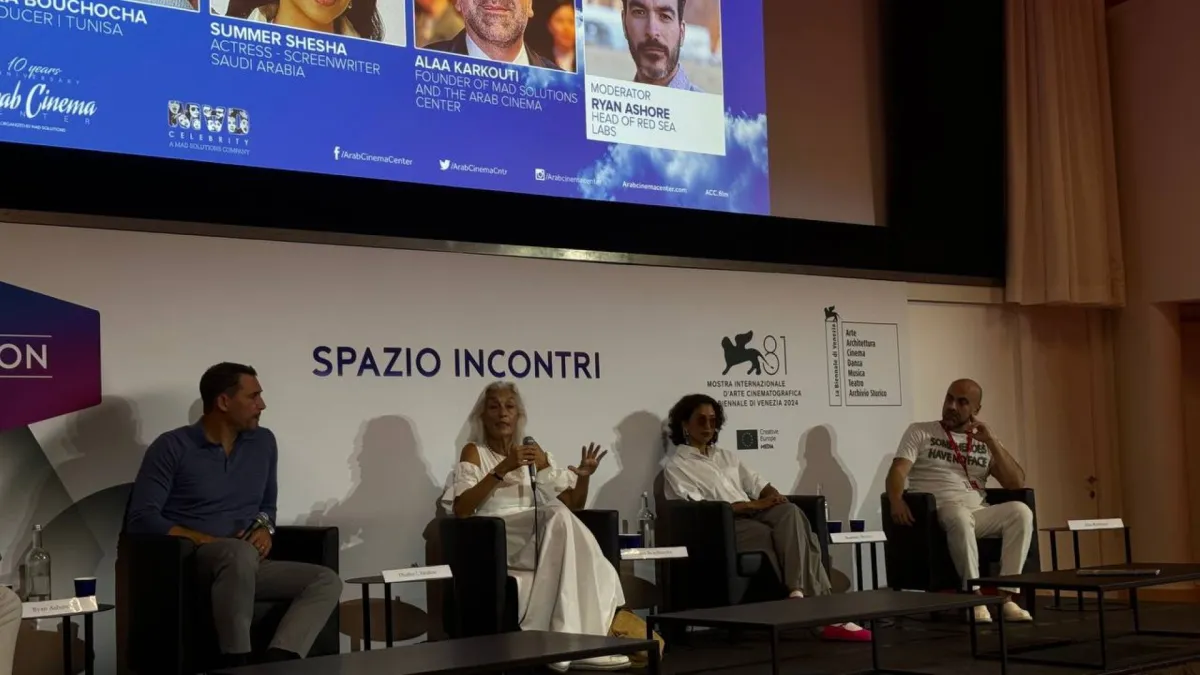 الجلسة النقاشية لمركز السينما العربية بمهرجان فينيسيا- تصوير يوسف بوهوش خاص لسيدتي