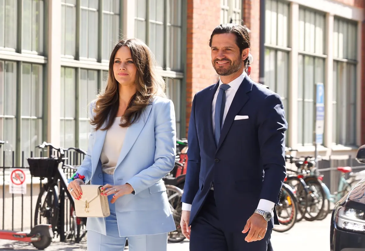 الأمير كارل فيليب والأميرة صوفيا في استوديوهات موجانج في ستوكهولم، السويد (Prince Carl Philip and Princess Sofia at Mojang Studios in Stockholm, Sweden). مصدر الصورة: Iwi Onodera/Getty Images
