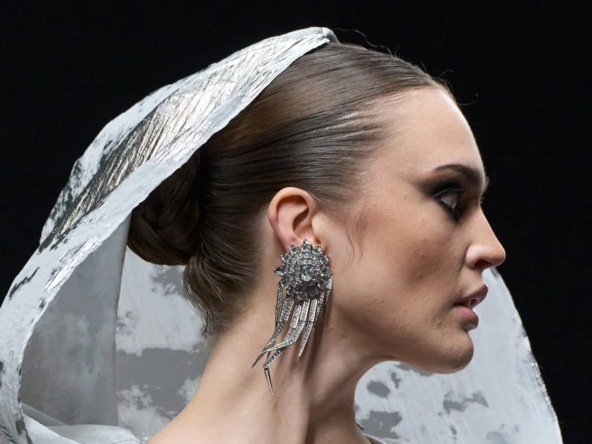 أقراط من ريزمان روزيني Rizman Ruzaini - الصورة من Launchmetrics/Spotlight ©