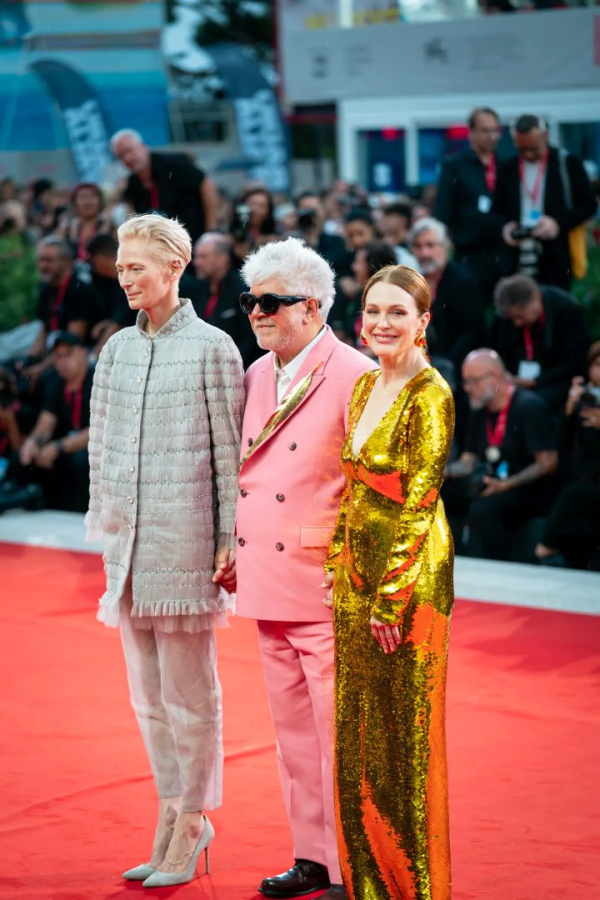 فريق عمل فيلم The Room Next Door- تصوير يوسف بوهوش خاص لسيدتي