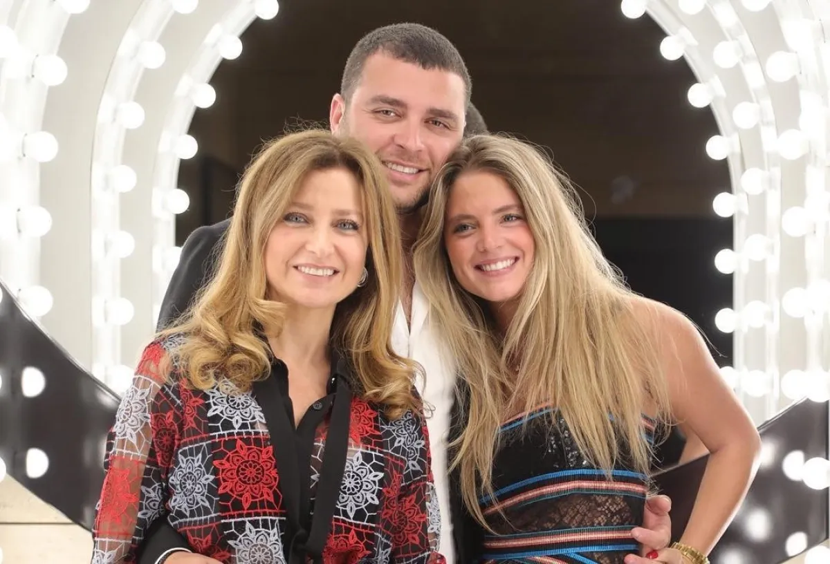إيلي جونيور صعب مع زوجته كريستينا ووالدته كلودين- الصورة من حساب كلودين على إنستغرام