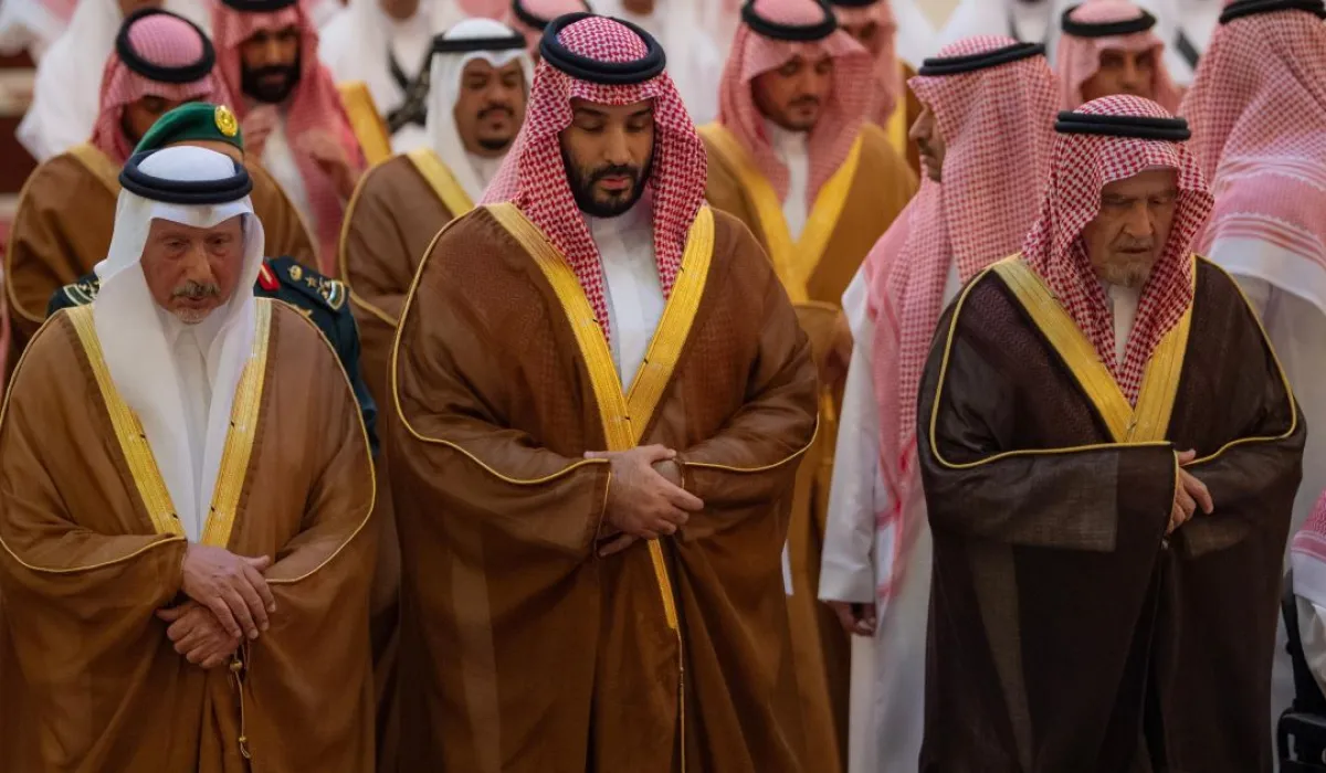 الأمير محمد بن سلمان يؤدي صلاة الجنازة على الأميرة لطيفة بنت عبدالعزيز آل سعود