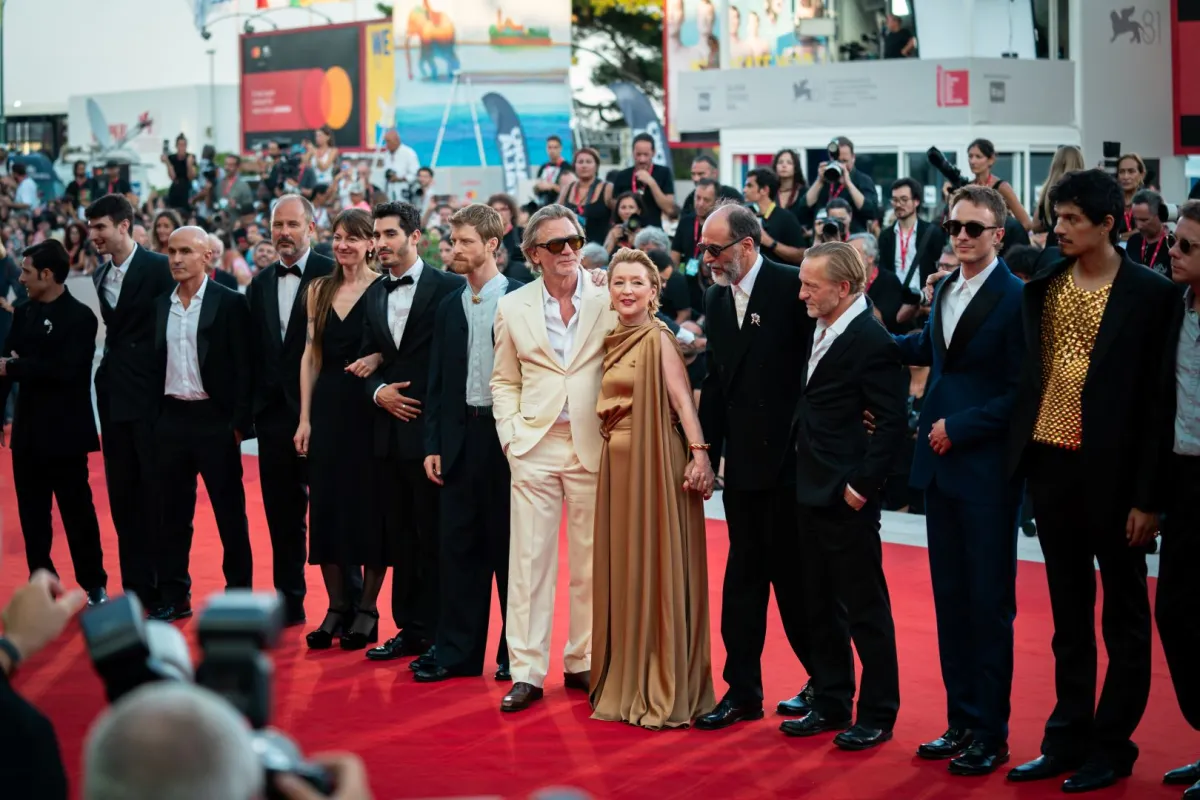 فريق عمل فيلم دانيال كريغ الجديد- تصوير يوسف بوهوش خاص لـ«سيدتي»