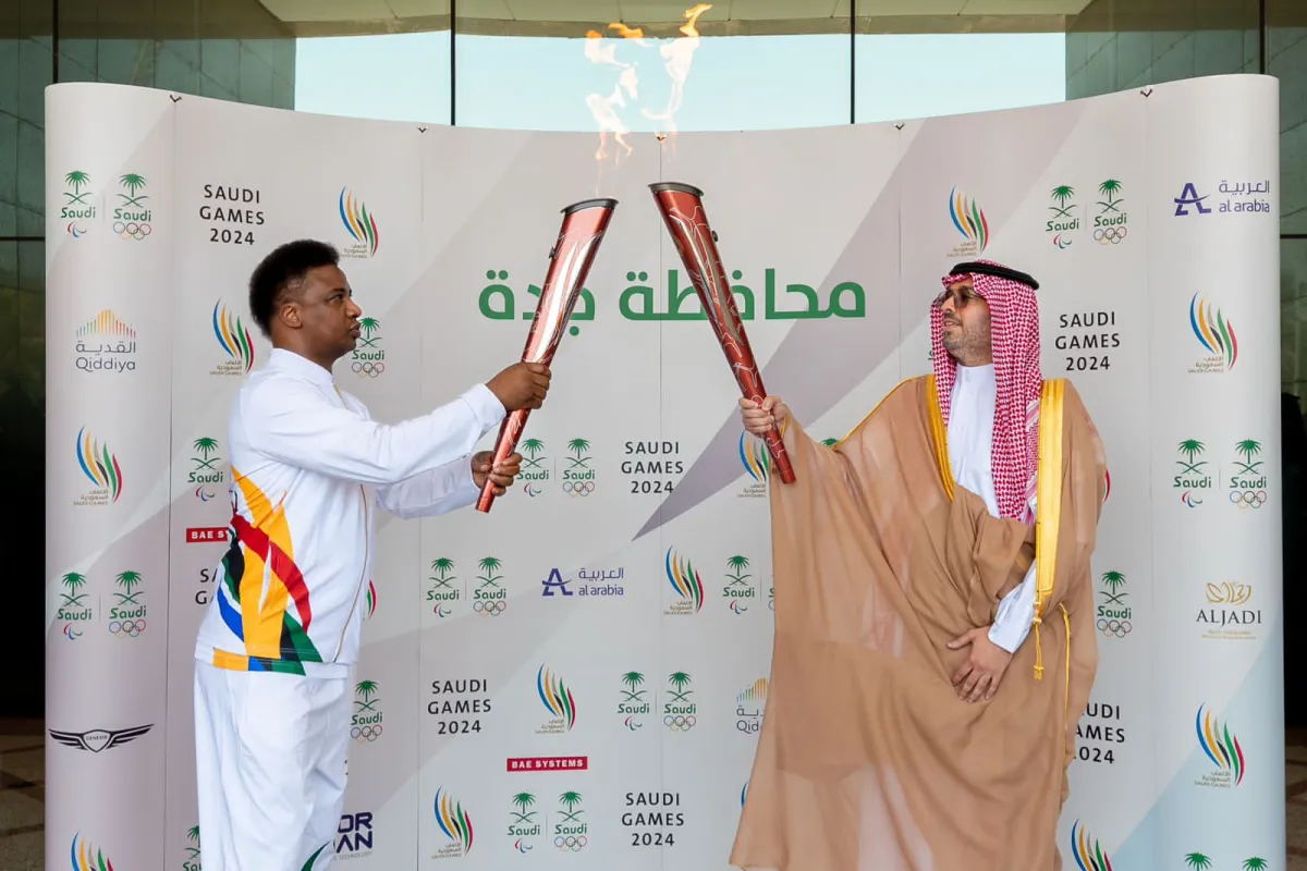 تسلّم الأمير سعود بن جلوي محافظ جدة شعلة دورة الألعاب السعودية الثالثة 2024
