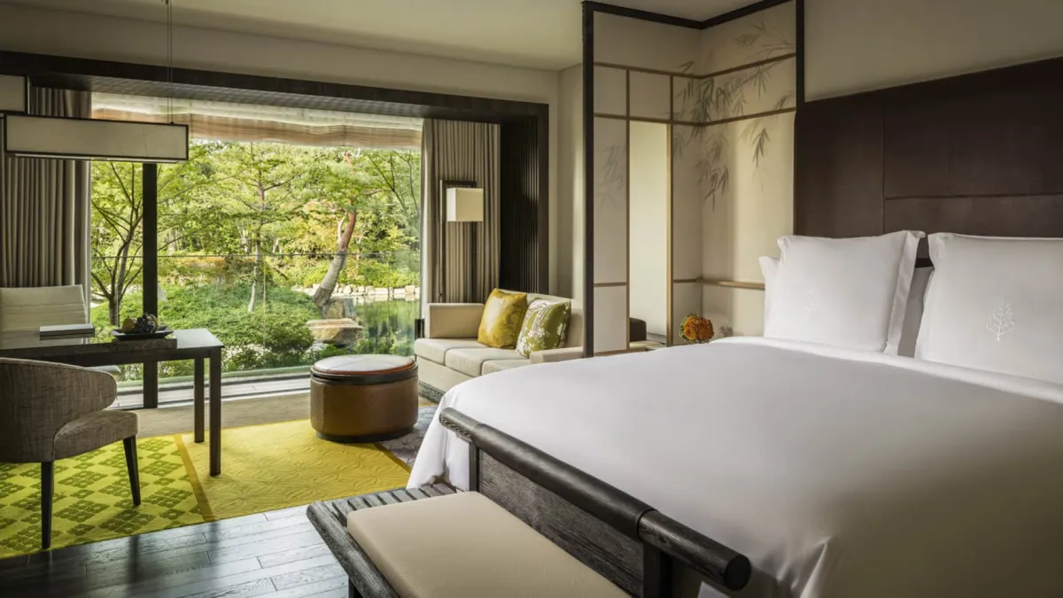 غرفة أنيقة في فندق فور سيزونز كيوتو