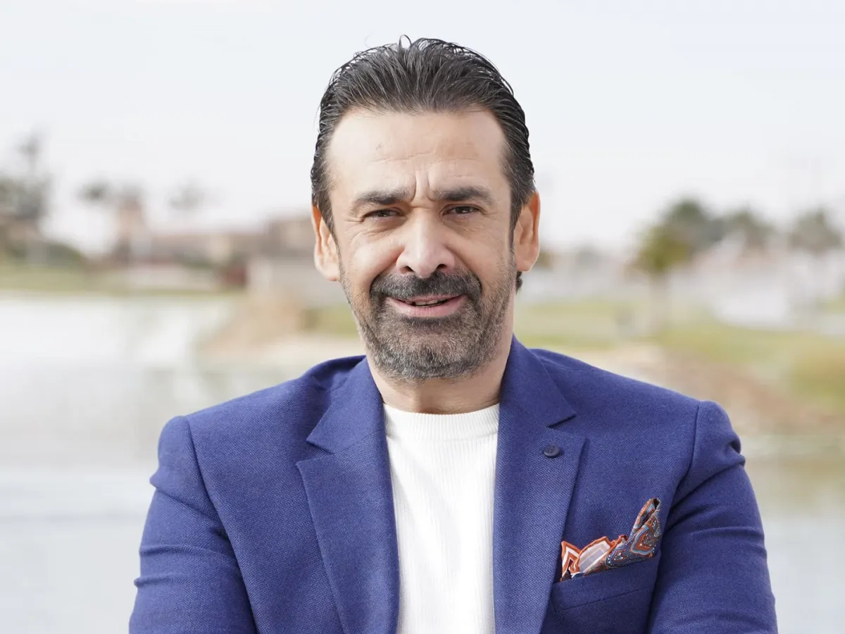 الفنان كريم عبد العزيز