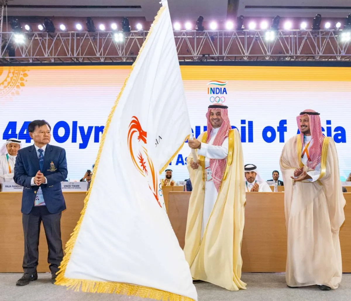 خلال تسلم السعودية لعلم البطولة- الصورة من موقع اللجنة الأولمبية والبارالمبية السعودية 