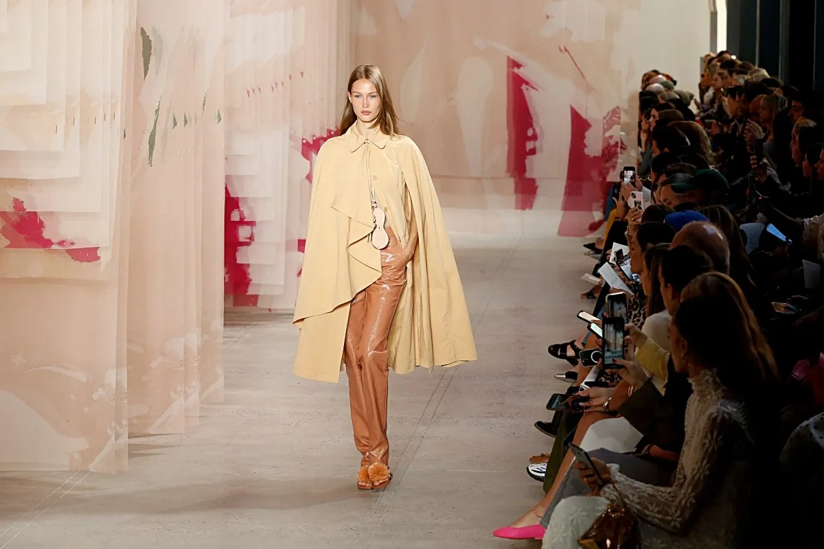 عرض أولا جونسون Ulla Johnson لصيف 2025 (مصدر الصورة   (Dominik Bindl / Getty Images via AFP)