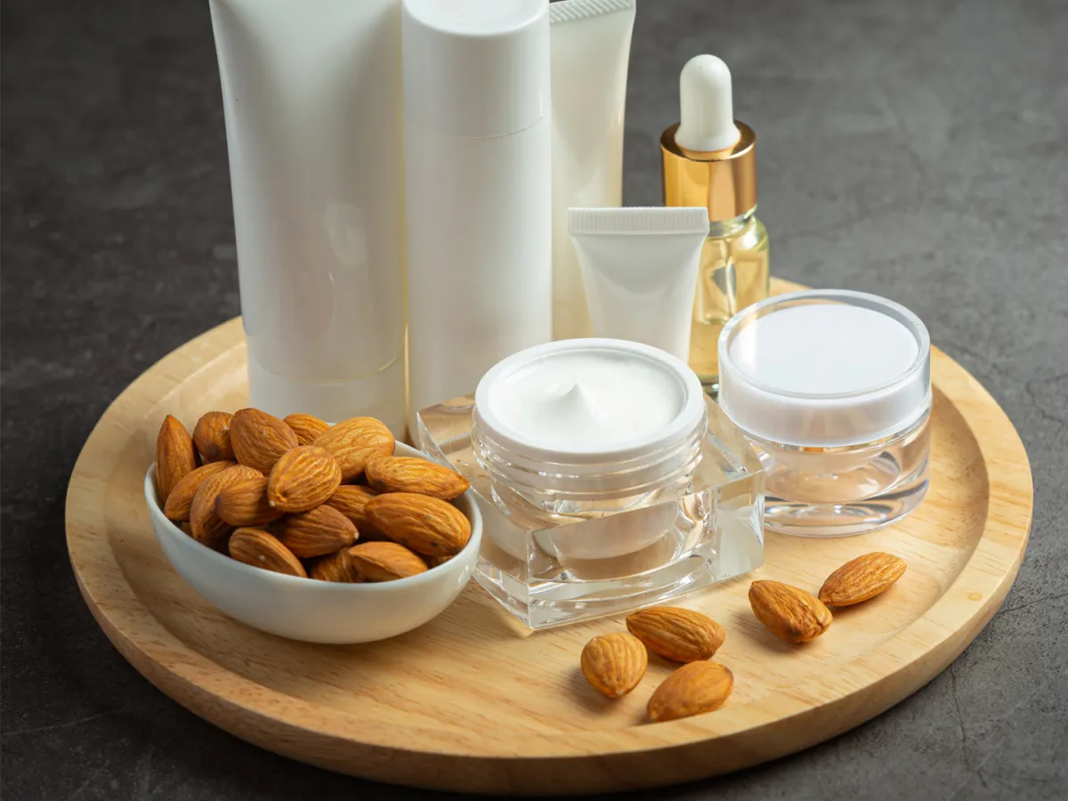 فوائد اللوز للبشرة والشعر وصحة العظام لا مثيل لها Image by jcomp on Freepik