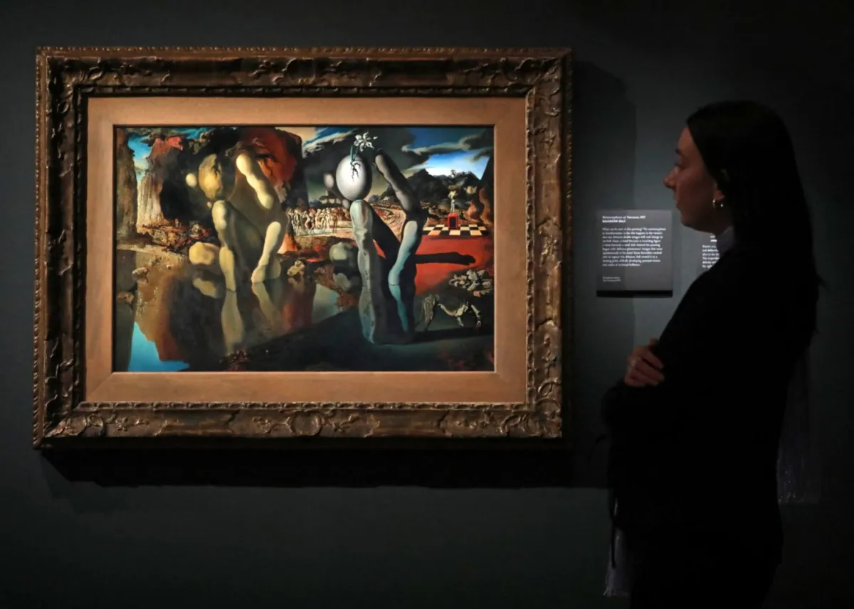  لوحة "تحولات النرجسية" للفنان الإسباني سلفادور دالي