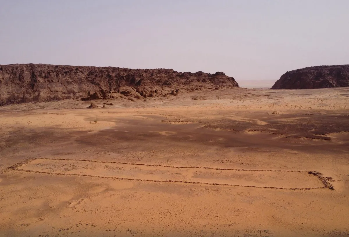 المستطيلات الحجرية، هي منشآت أثرية ضخمة تعود إلى ما بين 5400 و 4200 سنة قبل الميلاد