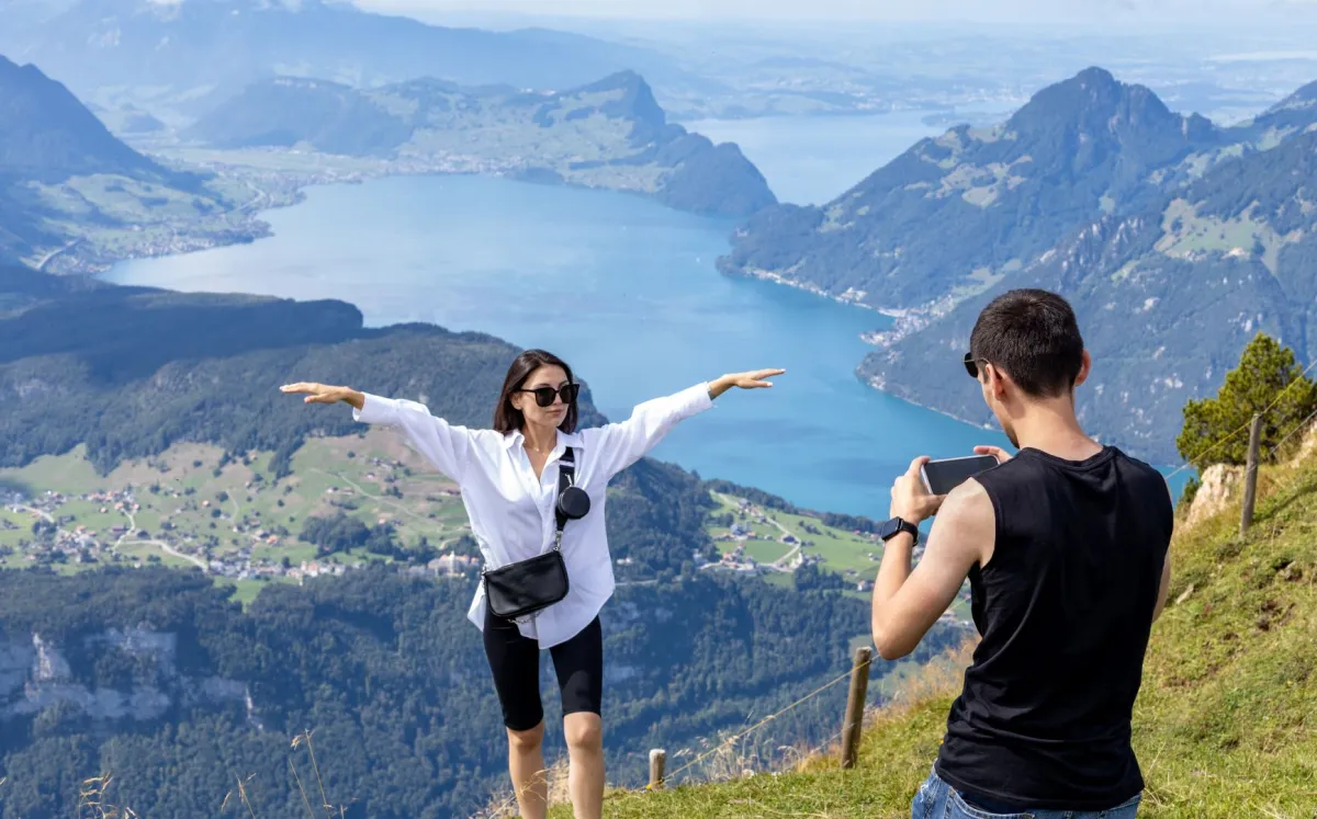 الجبال في فرونالبستوك، سويسرا
