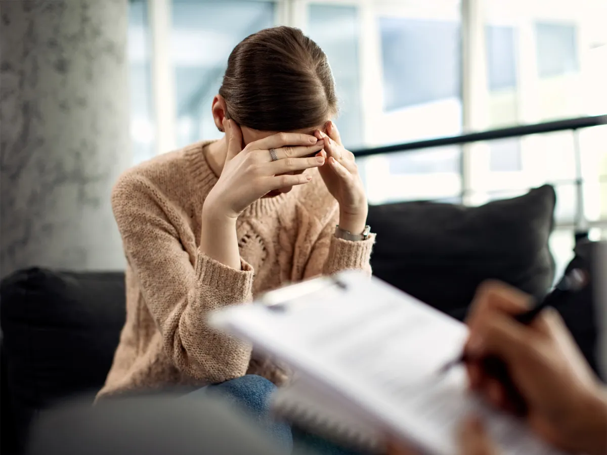 تحسين الصحة النفسية للمرأة يتطلب الاهتمام بعوامل متعدّدة في الحياة اليومية Image by Drazen Zigic on Freepik