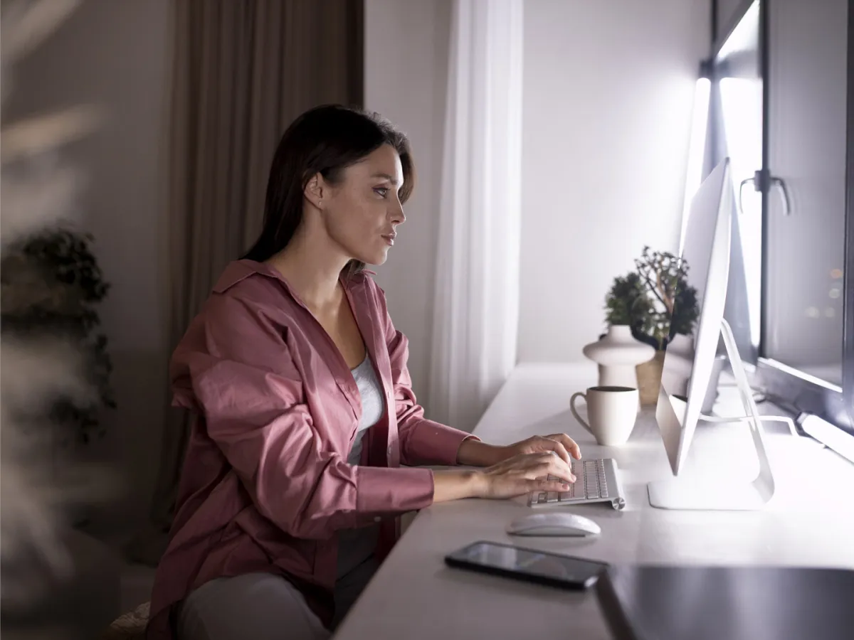 التوازن بين العمل والحياة الشخصية تحدٍ كبير  Image by freepik