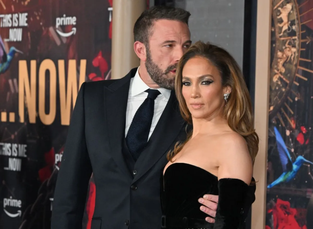 جينيفر لوبيز وبن أفليك في مسرح دولبي في هوليوود، كاليفورنيا (Jennifer Lopez and Ben Affleck at the Dolby theatre in Hollywood, California). مصدر الصورة: Robyn BECK / AFP