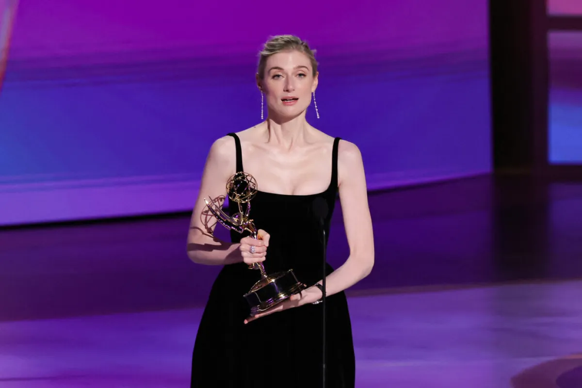 إليزابيث ديبيكي Elizabeth Debicki في حفل جوائز إيمي (مصدر الصورة: KEVIN WINTER / GETTY IMAGES NORTH AMERICA / Getty Images via AFP)