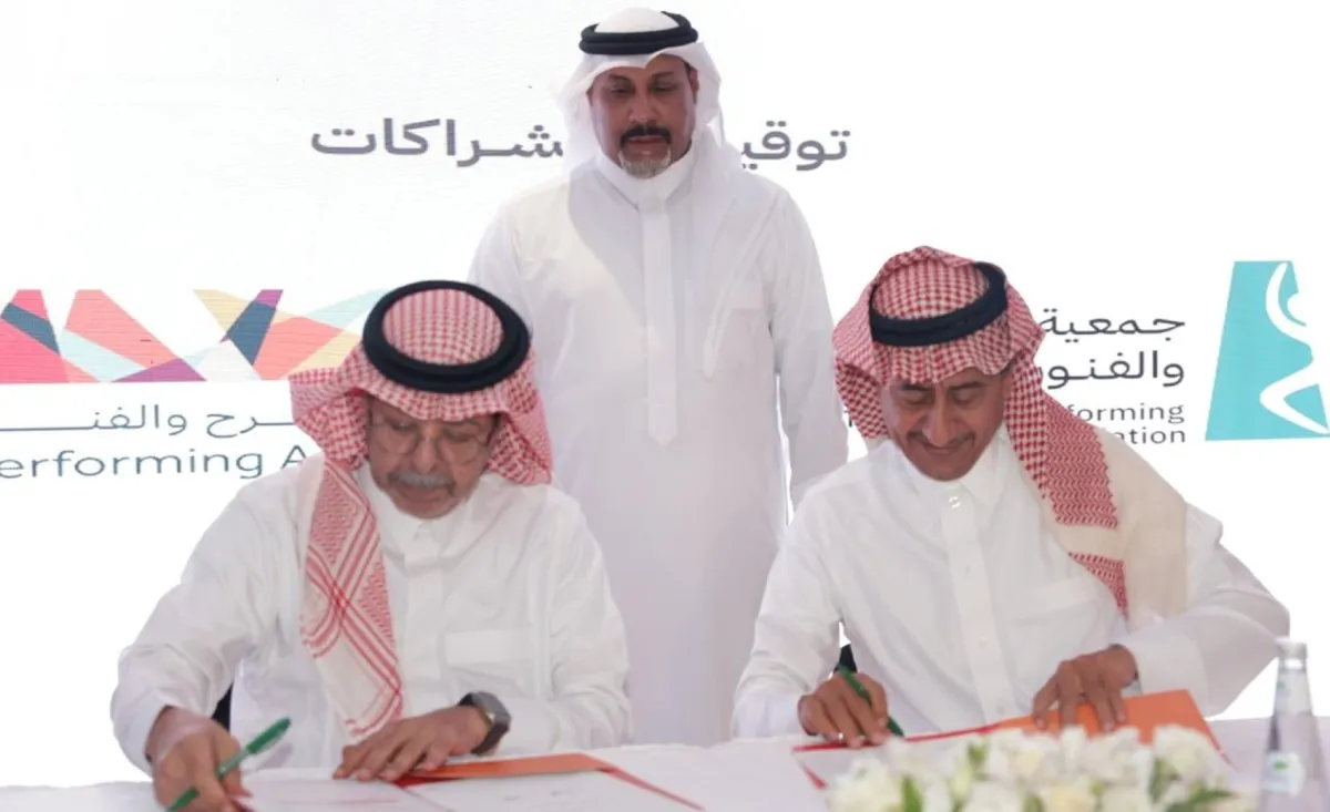 ناصر القصبي وسلطان البازعي- الصورة من المركز الاعلامي لأ جمعية المسرح للفنون الأدائية