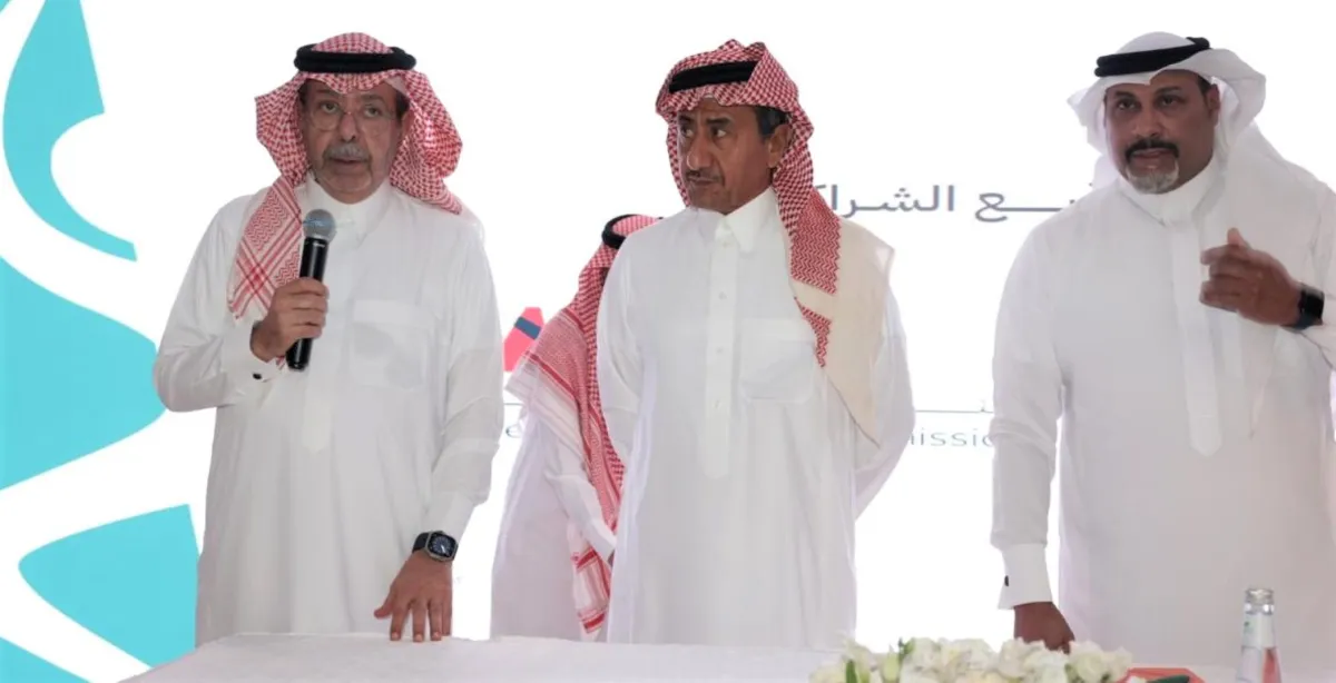 ناصر القصبي و سلطان البازعي  -الصورة من المركز الاعلامي لأ جمعية المسرح للفنون الأدائية