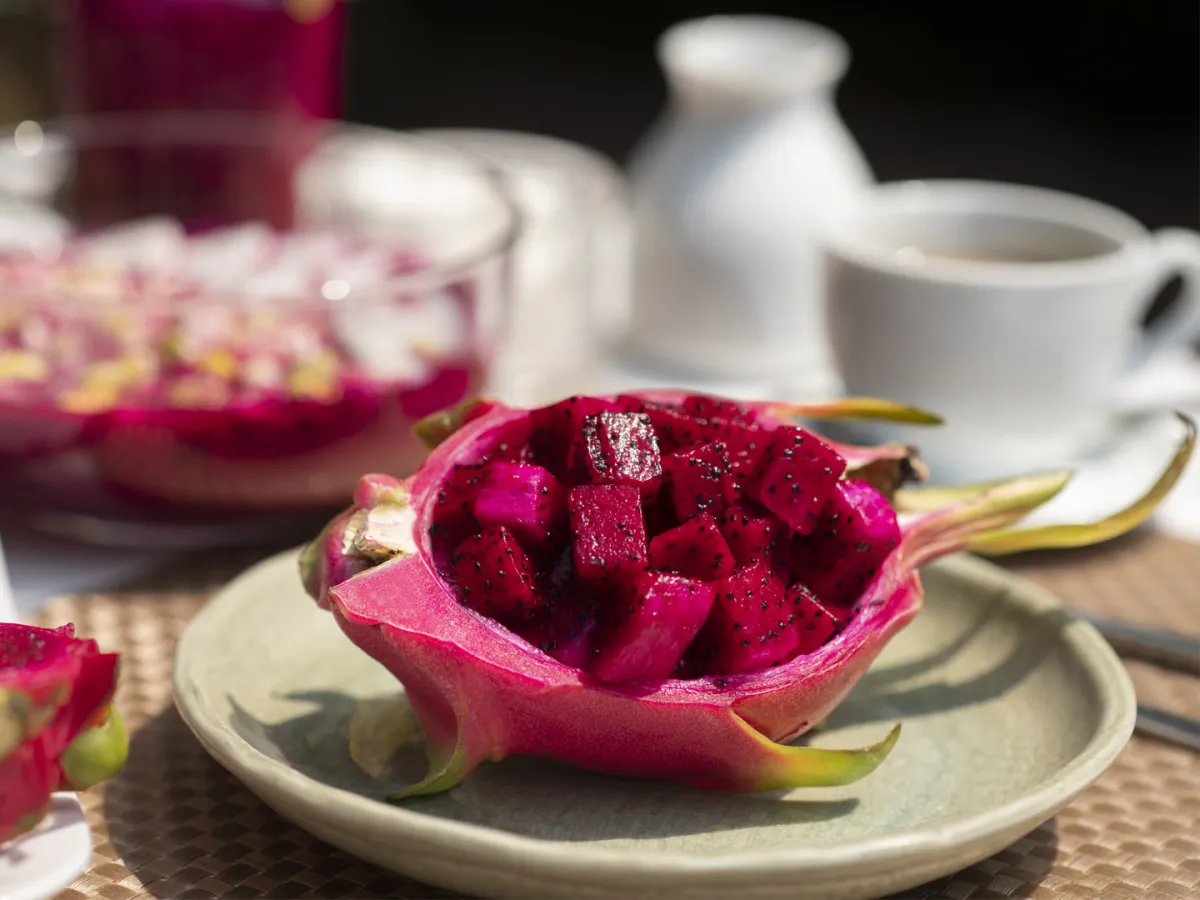 تعدّ فاكهة التنين ذات الفوائد المذهلة من الأطعمة الغنية بمضادات الأكسدة Image by freepik