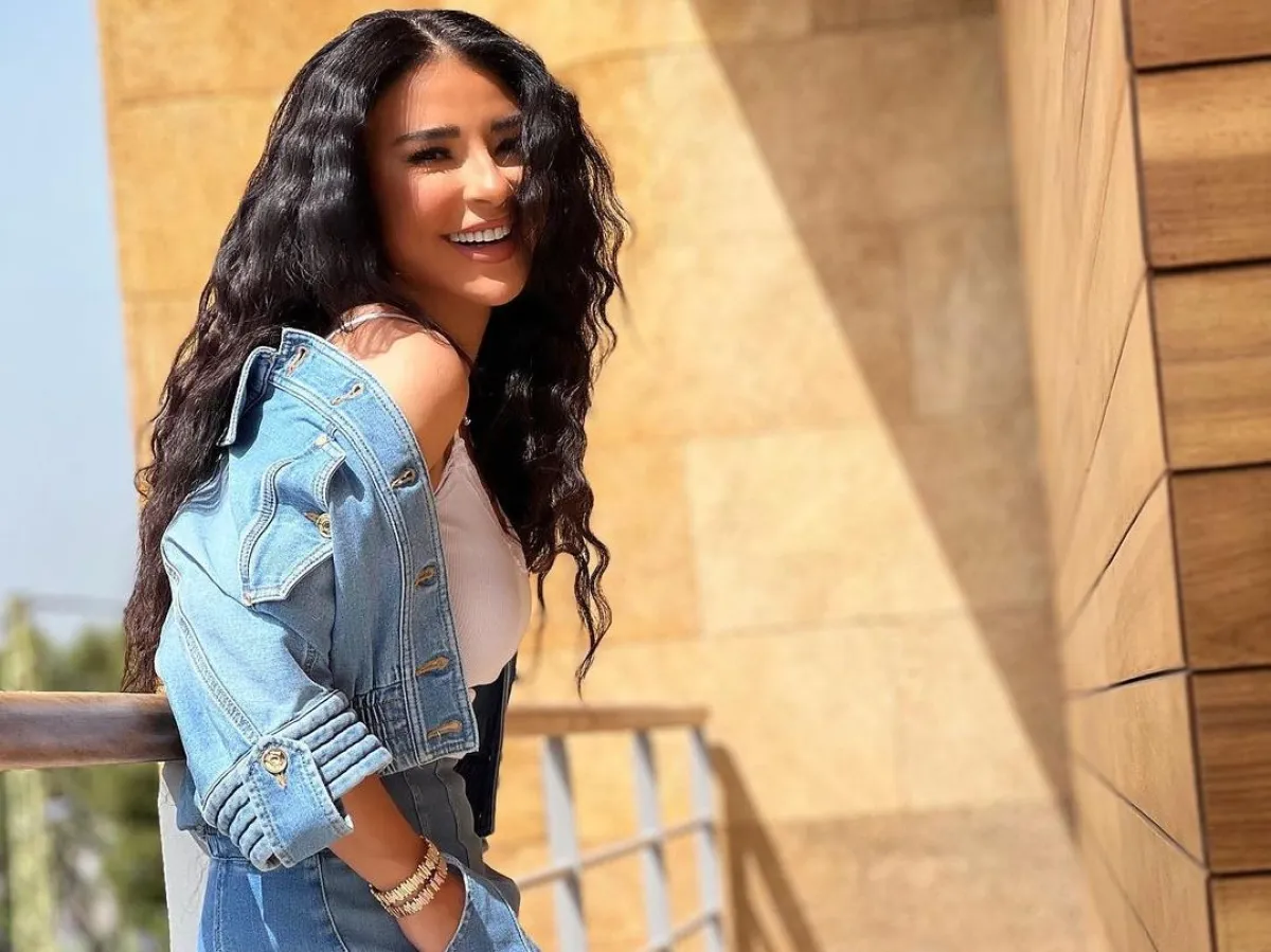 تسريحات شعر ماغي بو غصن عصرية وشبابية لمناسبة ميلادها