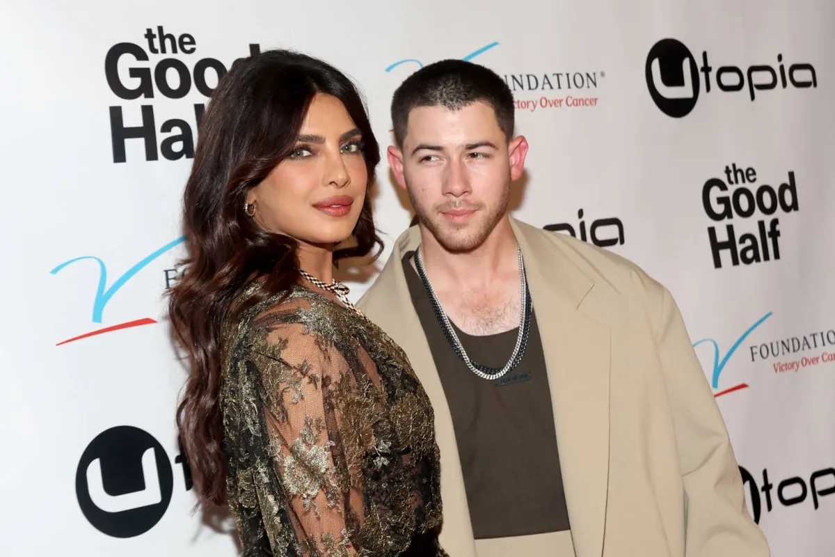 بريانكا تشوبرا ونيك جوناس في مسرح سابين في بيفرلي هيلز، كاليفورنيا (Priyanka Chopra and Nick Jonas at Saban Theatre in Beverly Hills, California). مصدر الصورة: Amy Sussman/Getty Images/AFP