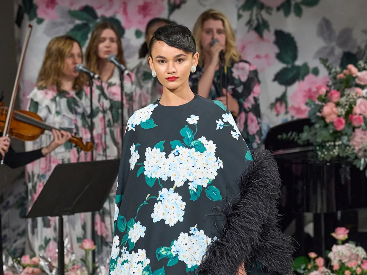 فستان من ريتشارد كوين Richard Quinn - الصورة من Launchmetrics/Spotlight ©