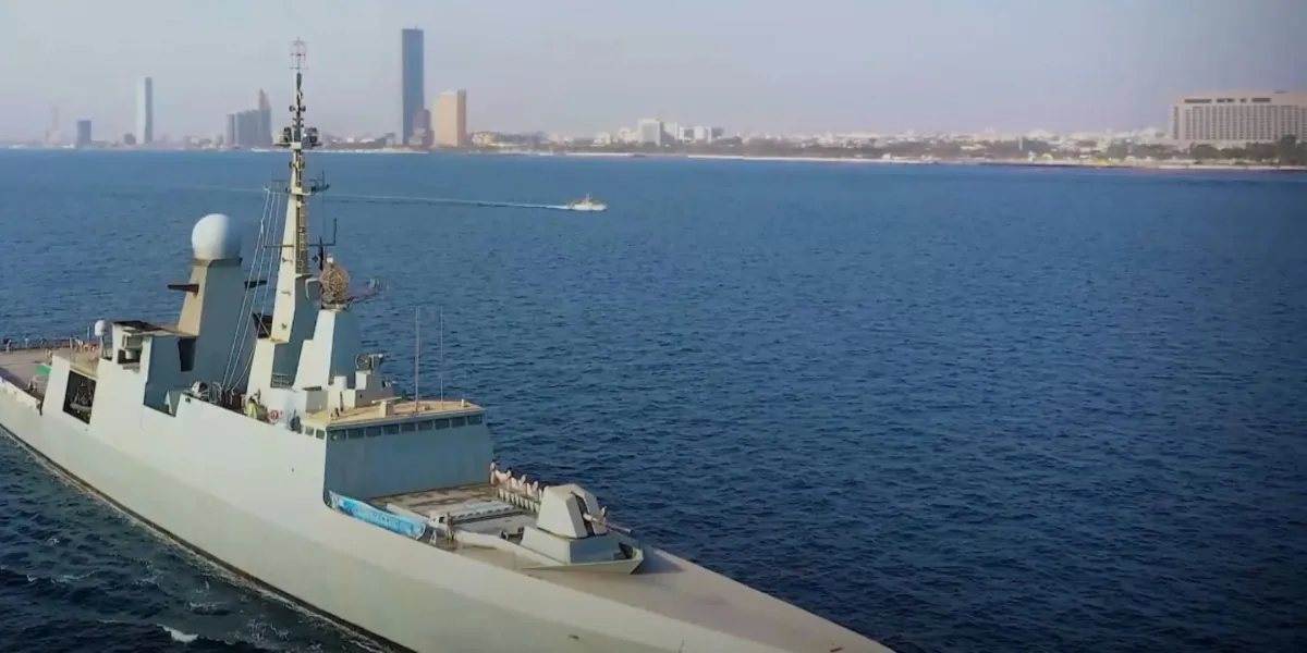 عروض بحرية وبرمائية متنوعة تنطلق في عدد من المدن احتفالاً باليوم الوطني السعودي 94